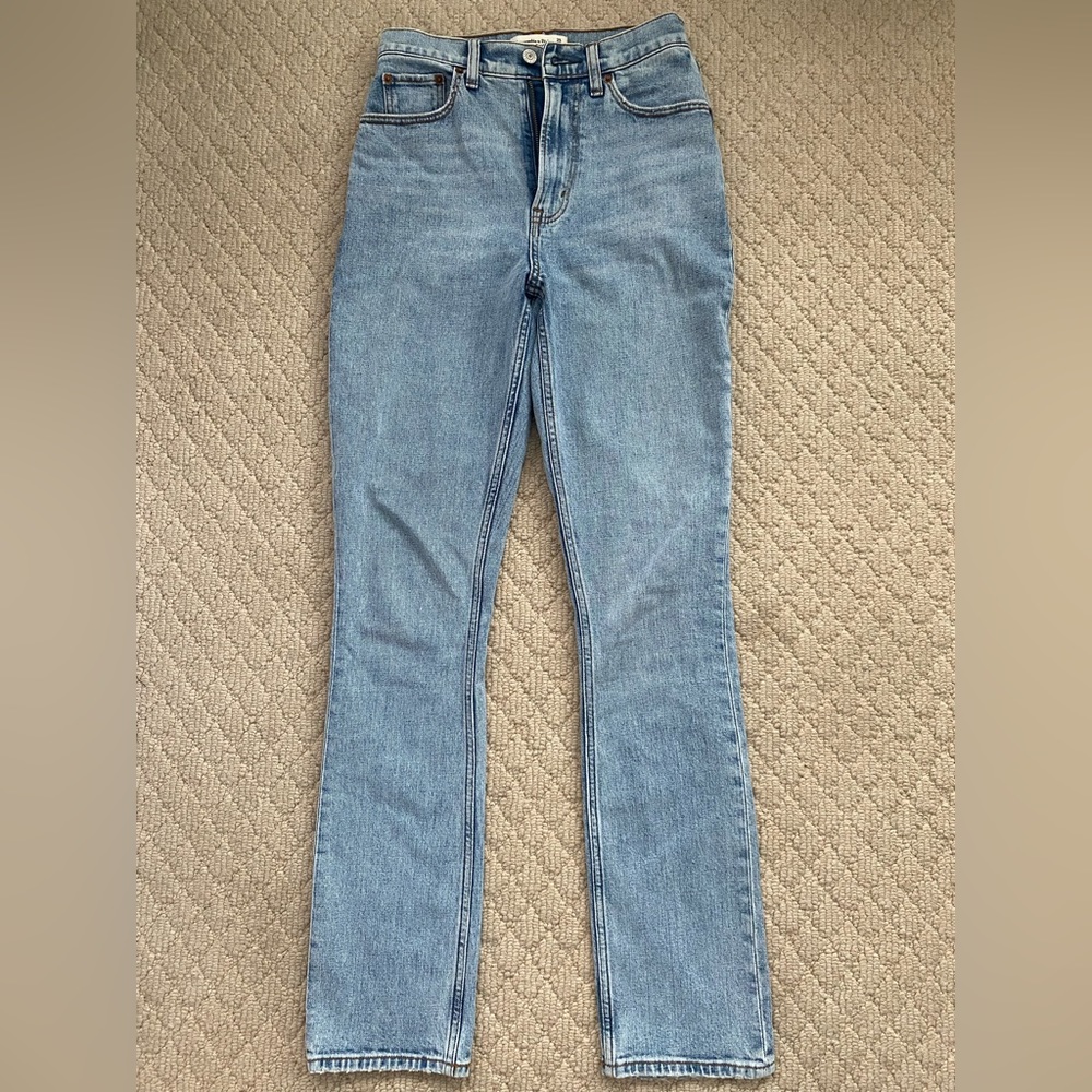 Abercrombie&Fitch Curve Love Ultra High Rise 90s Slim Straight Jean